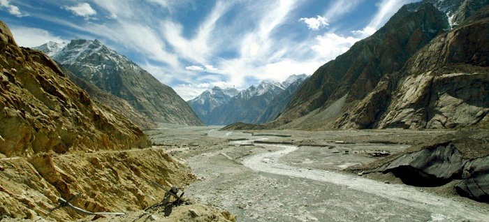 Indian soldier miraculously found alive 6 days after avalanche in the Himalayas
